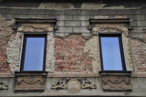 Immagine che illustra infissi moderni in un contesto accessibile, collegata al bonus barriere architettoniche.