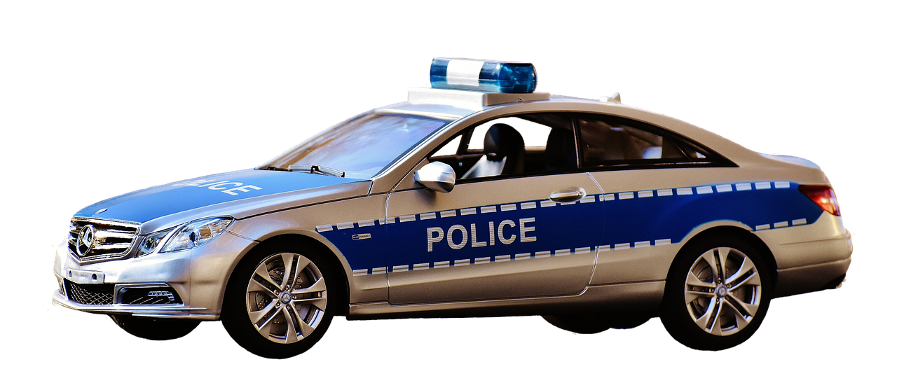 Immagine di un'auto con ganasce fiscali applicate per bollo auto non pagato.