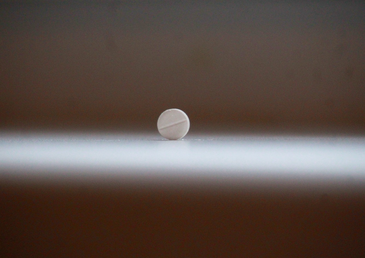 Immagine che illustra la melatonina e il suo ruolo nell'orologio biologico umano.